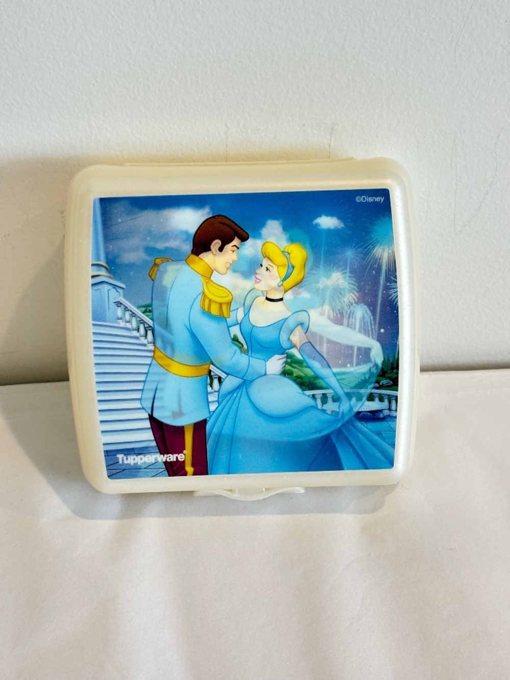 Vintage Tupperware Disney Cinderella hologram square sandwich keeper mold #3752A